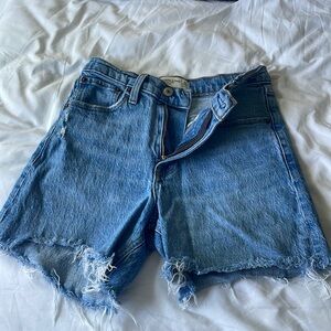 Abercrombie baggy short Mid-rise medium wash